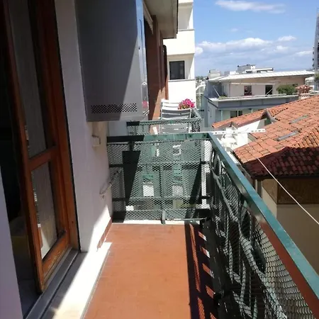 Perco Riva Slataper 公寓 *